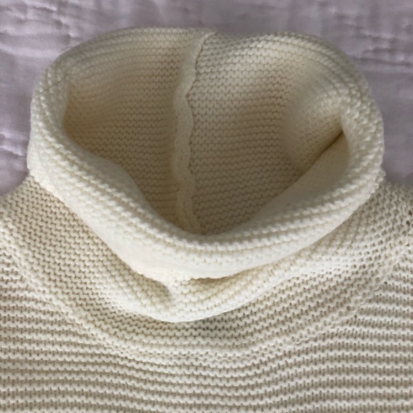 H&M *worn once* turtleneck knit sweater - Picture 3 of 8